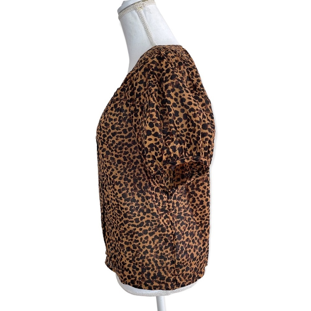 Madewell Balloon-Sleeve Button-Up Top in Painted Leopard - Picture 6 of 10